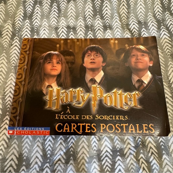 Harry Potter Postcard Book-French 2002 - Picture 1 of 6